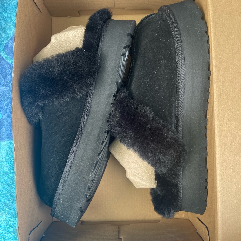 UGG SLIPPERS…BLACK - Picture 5 of 6